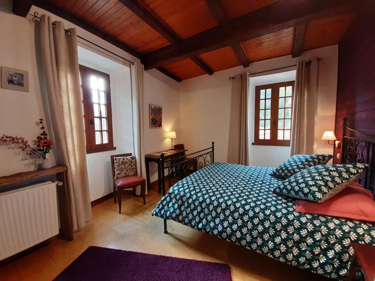 Le Sareymond Bed & Breakfast Menee Exterior photo