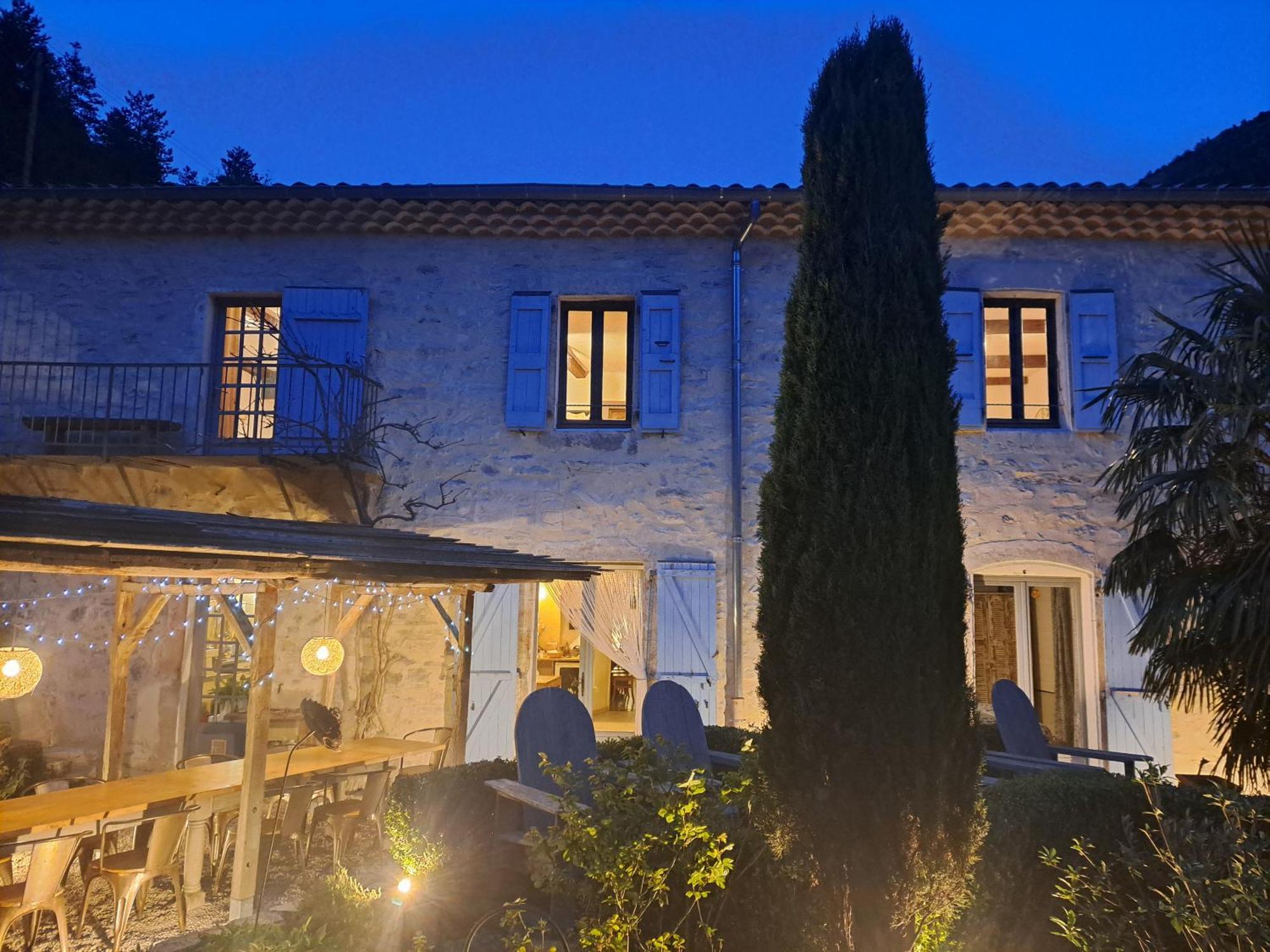 Le Sareymond Bed & Breakfast Menee Exterior photo