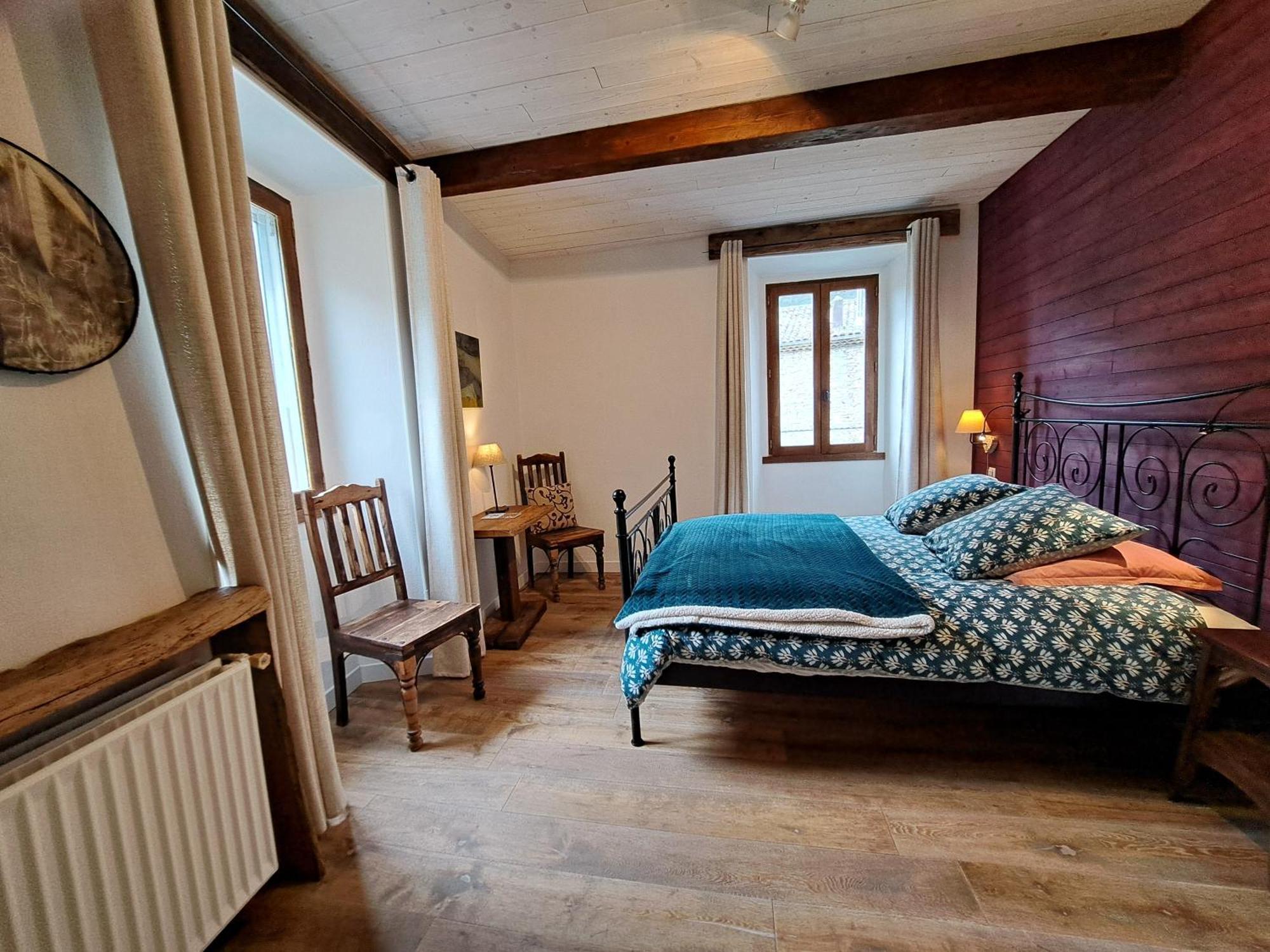 Le Sareymond Bed & Breakfast Menee Exterior photo