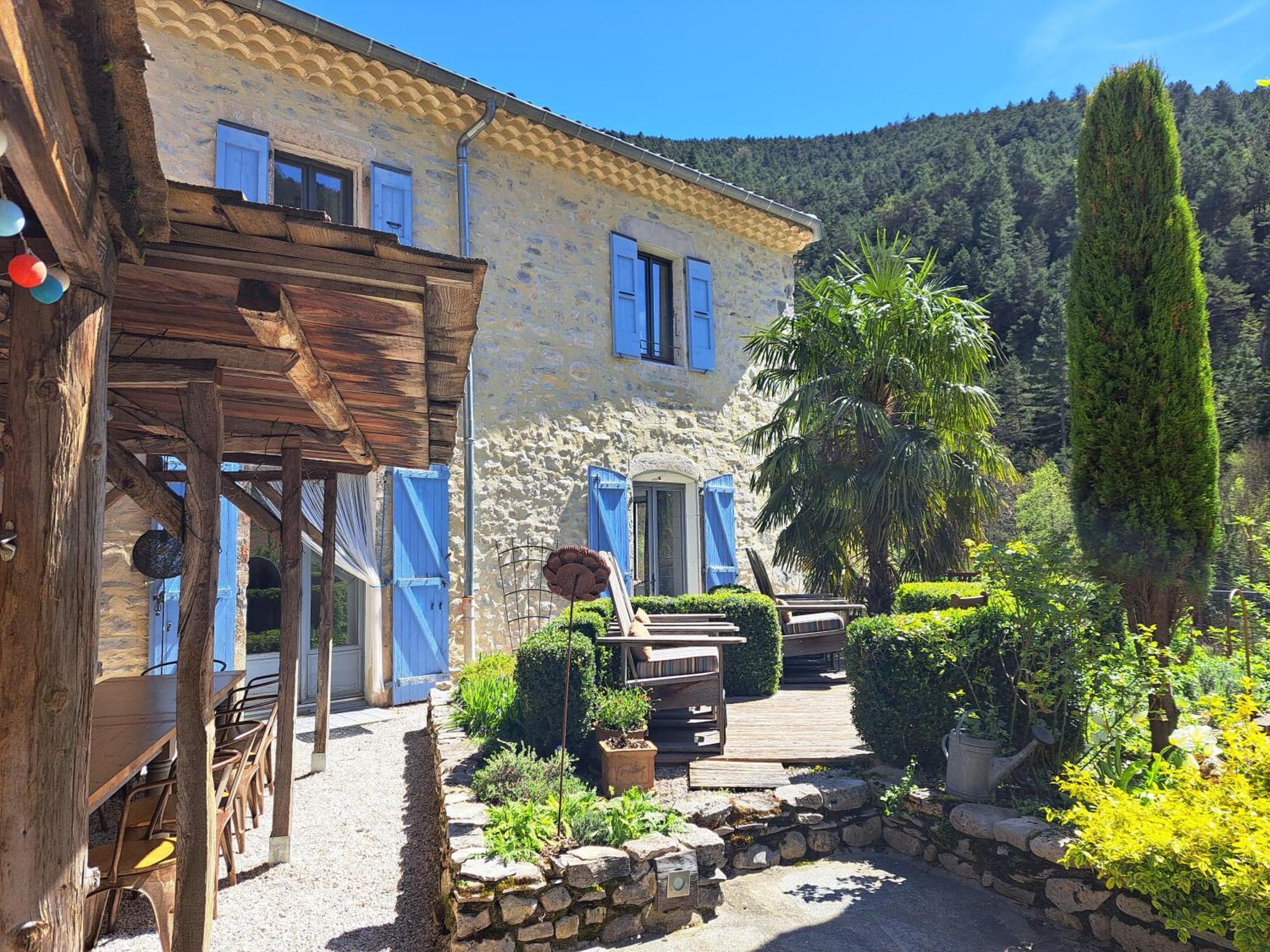 Le Sareymond Bed & Breakfast Menee Exterior photo